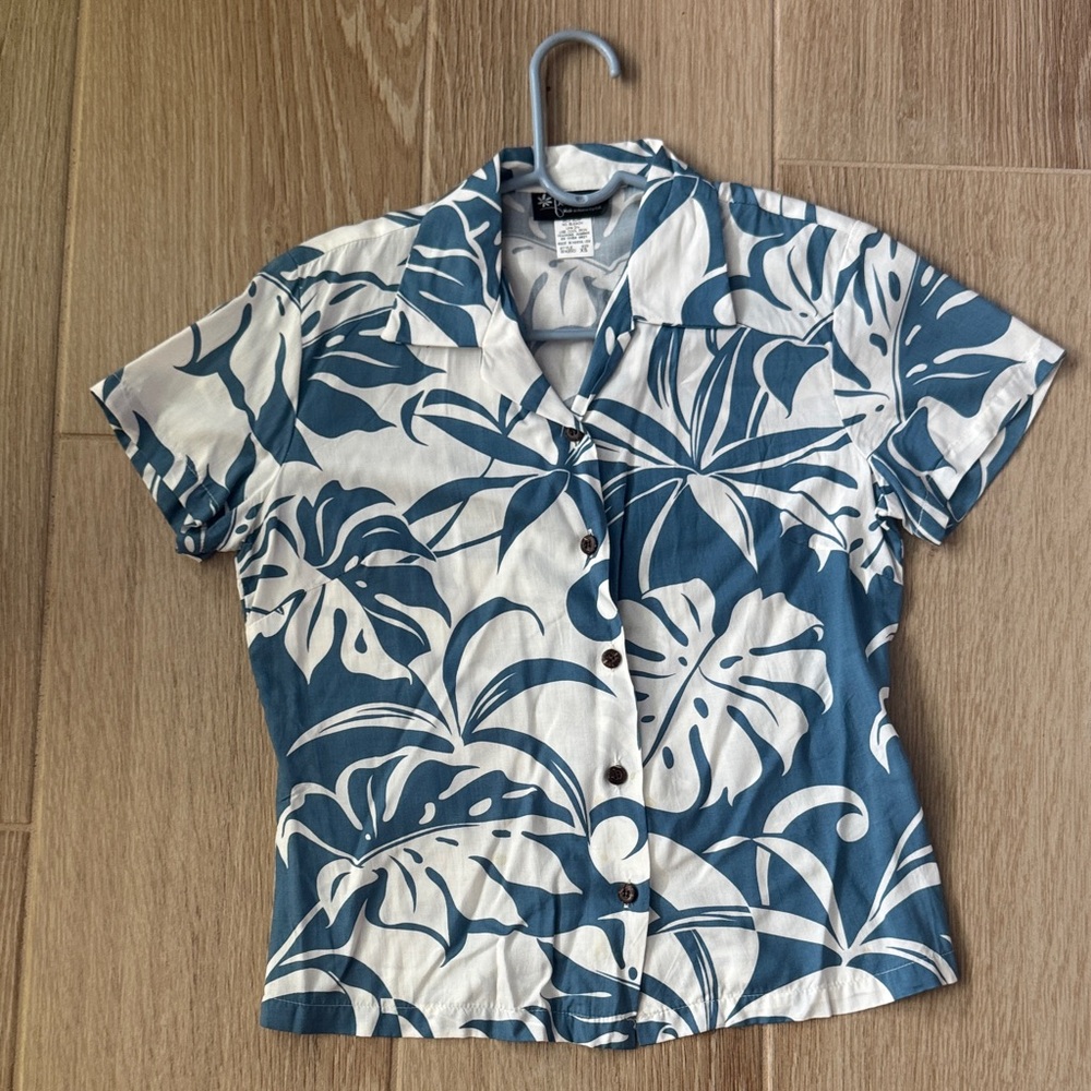 Aloha Women's Blouse in Blue and White